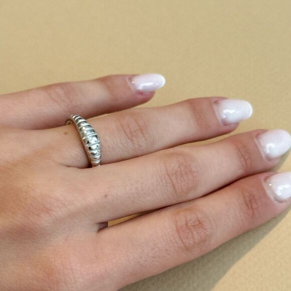 Pinky Textured Ring N1293 - Picture 5 of 5